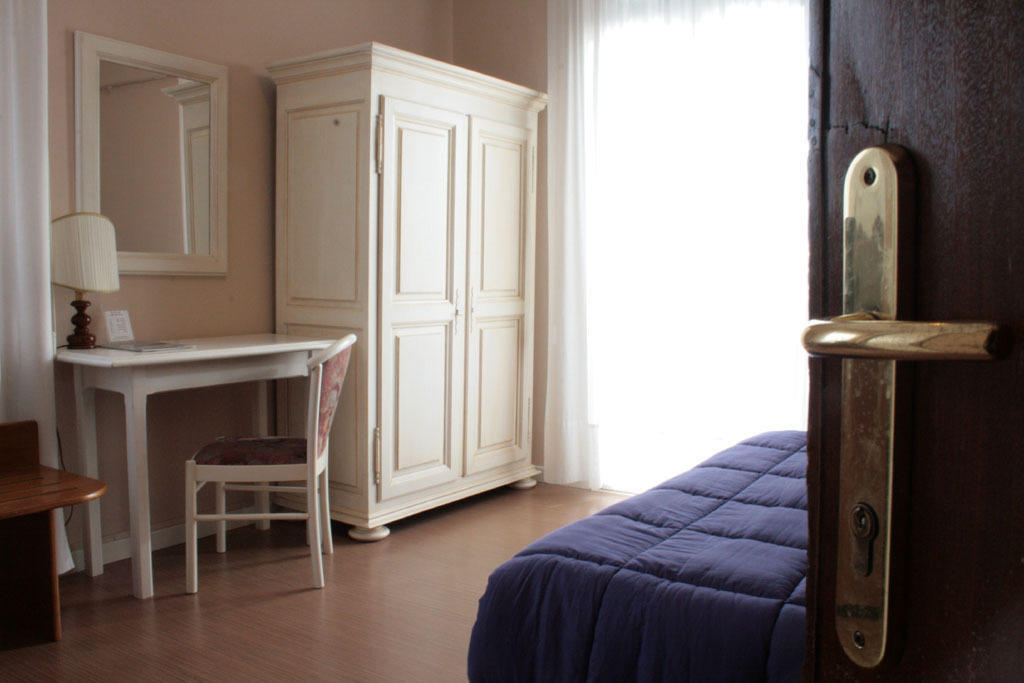 Hotel Ristorante La Rua Carre Стая снимка